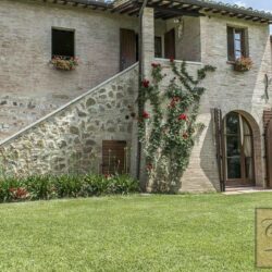 Tuscan Farmhouse with Pool and Panoramic Views 8