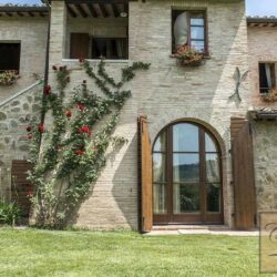 Tuscan Farmhouse with Pool and Panoramic Views 9