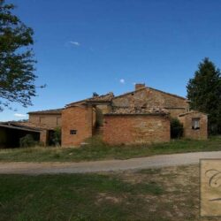 Large Farmhouse to Restore near Montalcino Tuscany (3)-1200