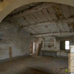 Large Farmhouse to Restore near Montalcino Tuscany (4)-1200