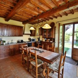 House on estate with pool for sale near Cortona Tuscany (12)