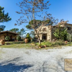 Large Farmhouse with pool for sale near Gaiole in Chianti (14)
