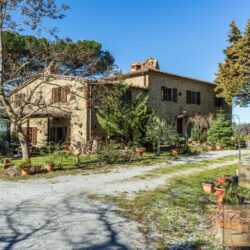 Large Farmhouse with pool for sale near Gaiole in Chianti (2)