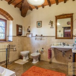 Large Farmhouse with pool for sale near Gaiole in Chianti (30)