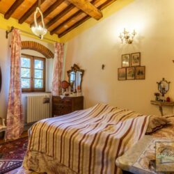 Large Farmhouse with pool for sale near Gaiole in Chianti (31)