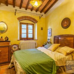 Large Farmhouse with pool for sale near Gaiole in Chianti (32)