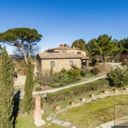 Large Farmhouse with pool for sale near Gaiole in Chianti (43)