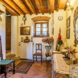 Large Farmhouse with pool for sale near Gaiole in Chianti (9)