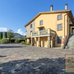 Property with pool for sale near Capannori Lucca Tuscany (14)-1200