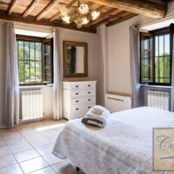 Property with pool for sale near Capannori Lucca Tuscany (16)-1200