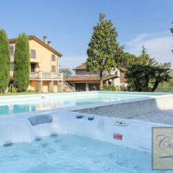 Property with pool for sale near Capannori Lucca Tuscany (17)-1200