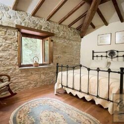 Beautiful Stone House for sale near Arezzo Tuscany (17)