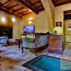 Beautiful Italian Property with Pool for sale in Chianti (11)