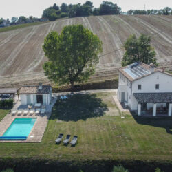 luxury-farmhouse-ancona-marche-italy-02