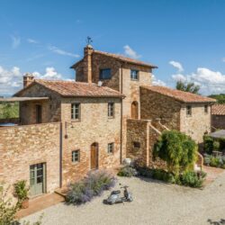 Beautiful Stone House with Pool for sale near Montepulciano (12)