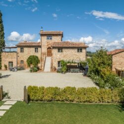 Beautiful Stone House with Pool for sale near Montepulciano (7)