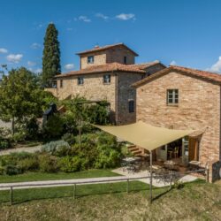 Beautiful Stone House with Pool for sale near Montepulciano (9)
