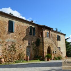 farmhouse to restore near Montalcino Tuscany (16)