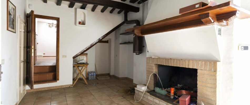 Stunning farmhouse to renovate near Assisi - Casa Tuscany