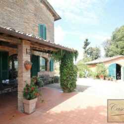 10 Bedroom property with pool and olive grove near SIena Tuscany (20)-1200