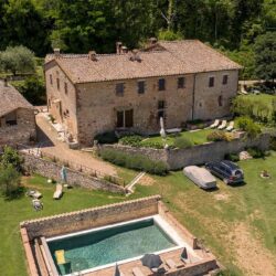 Beautiful Stone Farmhouse for sale near Siena with pool, Tuscany (41)-1200