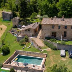 Beautiful Stone Farmhouse for sale near Siena with pool, Tuscany (42)-1200