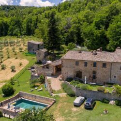 Beautiful Stone Farmhouse for sale near Siena with pool, Tuscany (43)-1200