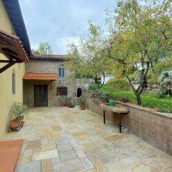Large house with pool for sale near Molazzana Lucca Tuscany (40)-1200