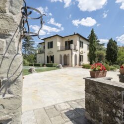 Luxury Villa with Tower and Pool for sale near Florence Tuscany (40)-1200