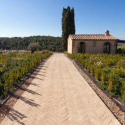 An incredible luxury property for sale in Tuscany (28)