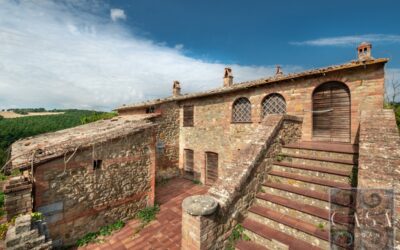 Lovely Farmhouse For sale near Montepulciano