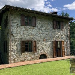 Stone house with pool for sale near Pescaglia Lucca (16)