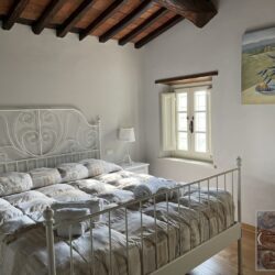 Two farmhouses with pool for sale near Lucca Tuscany (17)