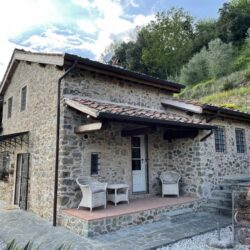 Two farmhouses with pool for sale near Lucca Tuscany (22)
