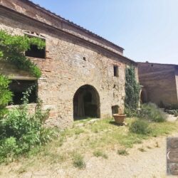 Beautiful Farmhouse for sale near San Gimignano, Tuscany (23)