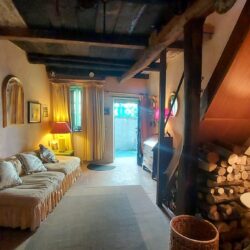 Delightful Village House for sale with Terraces Lucca Tuscany (17)