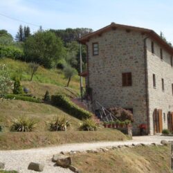 Farmhouse with Pool and Views for sale near Pescia (10)