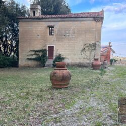 Frescoed villa for sale near Lorenzana Crespina Pisa Tuscany (1)