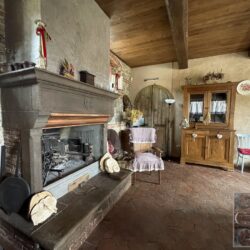 A beautiful restored Tuscan house for sale near the sea in the Pisa province (36)