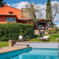 Beautiful red country villa with pool and annexes for sale near Florence, Tuscany (3)