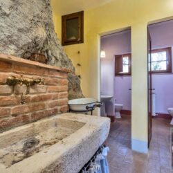 Wonderful Val d'Orcia Property with Pool for sale (19)