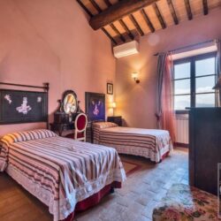 Wonderful Val d'Orcia Property with Pool for sale (28)