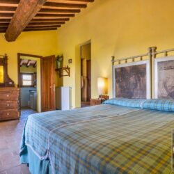 Wonderful Val d'Orcia Property with Pool for sale (32)