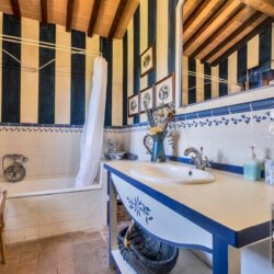 Wonderful Val d'Orcia Property with Pool for sale (35)