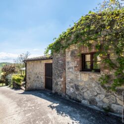 Wonderful Val d'Orcia Property with Pool for sale (38)