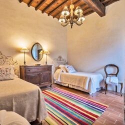 The perfect Tuscan property for sale in Chianti with pool (10)