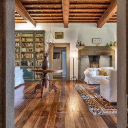 The perfect Tuscan property for sale in Chianti with pool (18)