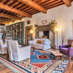 The perfect Tuscan property for sale in Chianti with pool (3)