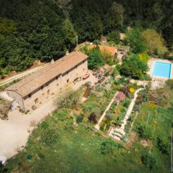 Amazing farmhouse for sale in Umbria with pool (45)
