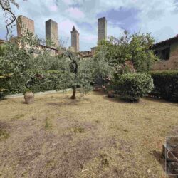 Apartment with garden for sale in San Gimignano Tuscany (14)